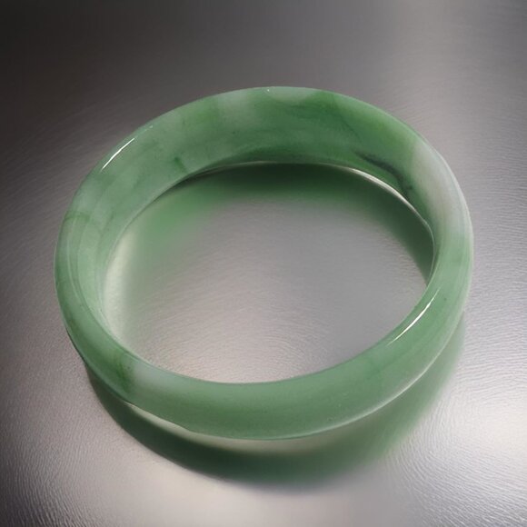Green Jade Bangle - Picture 9 of 11
